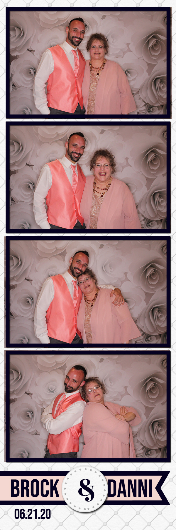 Danni and Brock’s Wedding | View more photos from the event at gallery.photoboothbillings.com/u/PhotoBoothBillings/Danni-and-Brock’s-Wedding